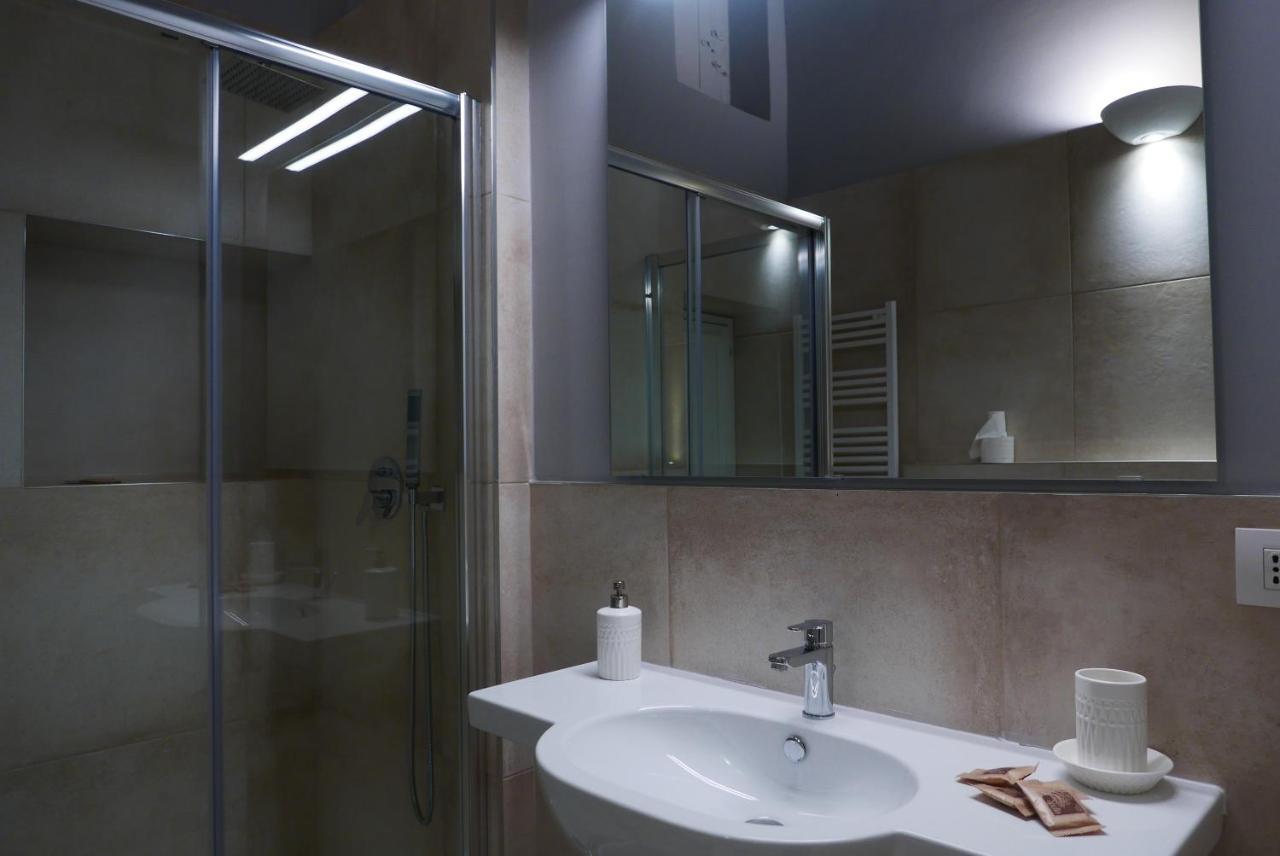 Suite 261 - Intero Appartamento Nel Centro Di Бари Екстериор снимка