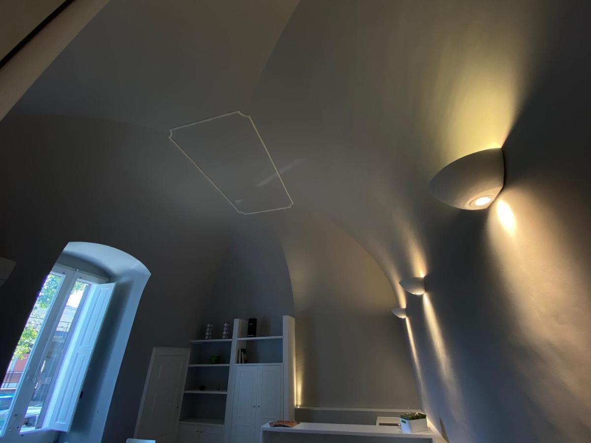 Suite 261 - Intero Appartamento Nel Centro Di Бари Екстериор снимка