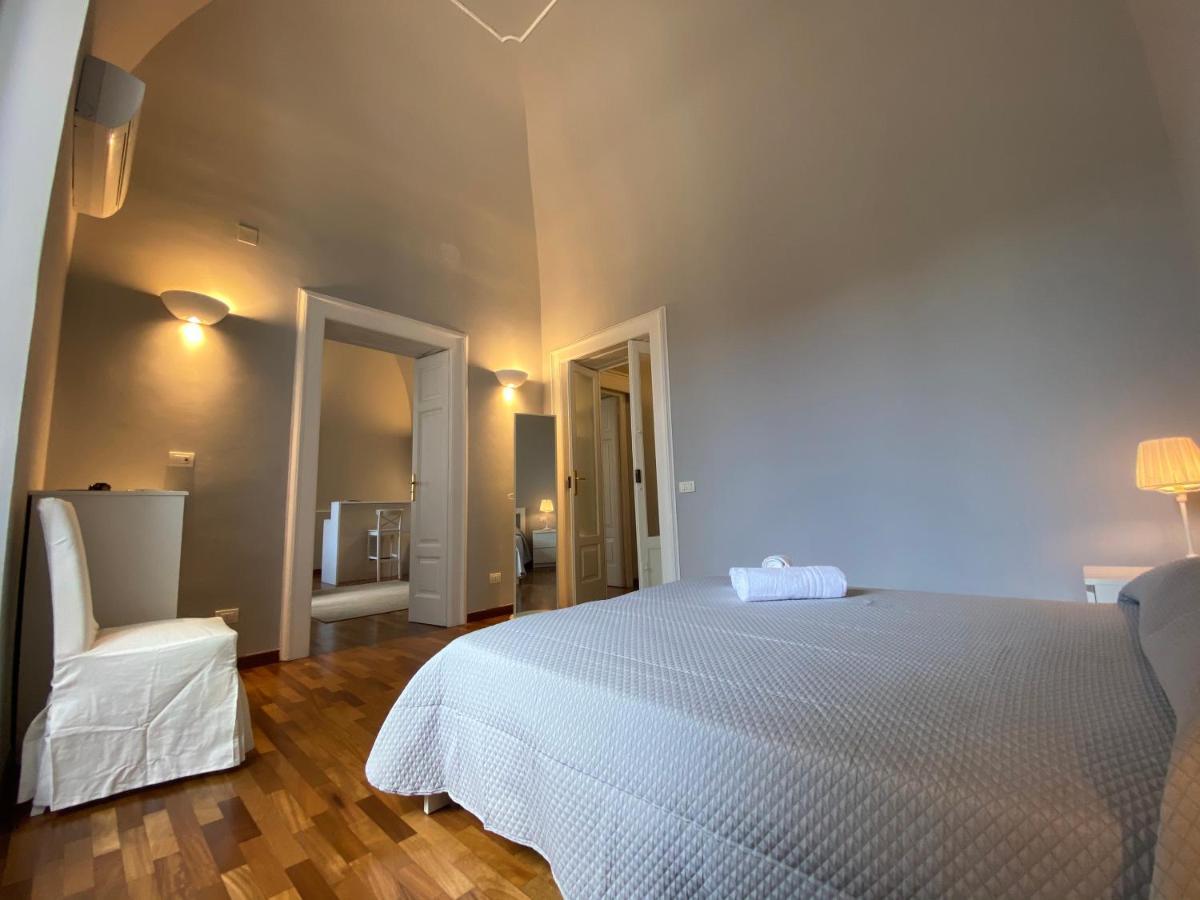 Suite 261 - Intero Appartamento Nel Centro Di Бари Екстериор снимка